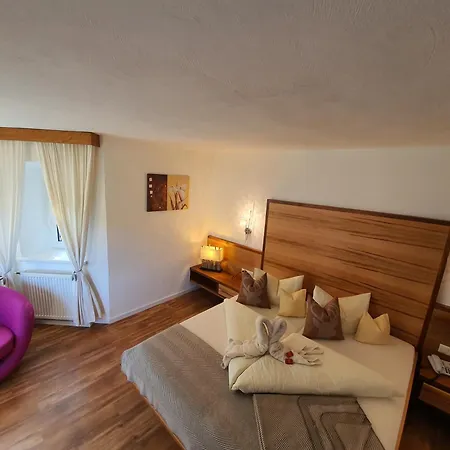 Hotel-garni Drachenburg 3*